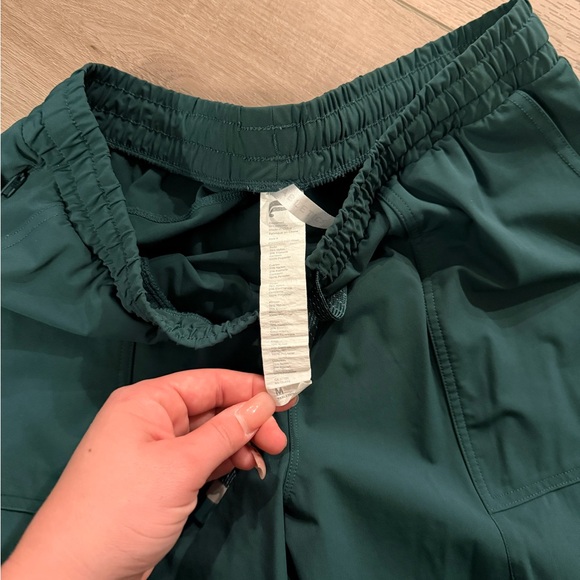 Fabletics Green Jogger Style Scrub Pants - Picture 3 of 3